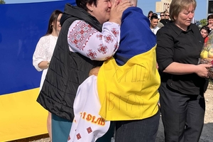 Новини Вінниці / На Вінниччині усім селом зустрічали звільненого з полону Сергія Загику
