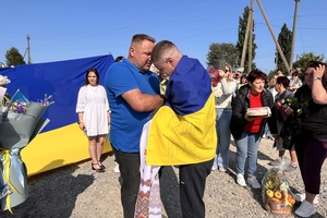 Новини Вінниці / На Вінниччині усім селом зустрічали звільненого з полону Сергія Загику