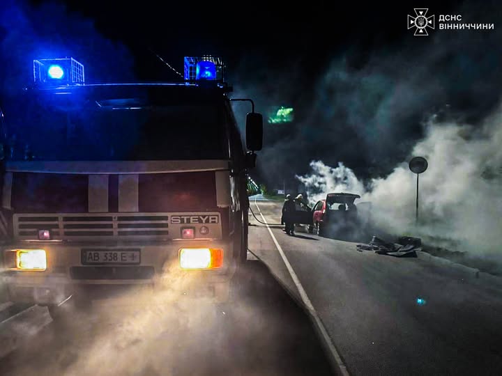 Новини Вінниці / На Вінниччині загорілось авто через несправність електричної системи 