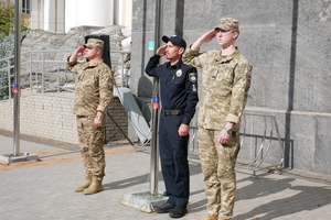 Новини Вінниці / На знак підтримки корінного народу Криму на Вінниччині підняли кримськотатарський прапор