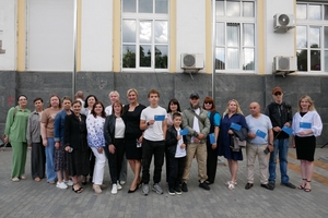 Новини Вінниці / На знак підтримки корінного народу Криму на Вінниччині підняли кримськотатарський прапор