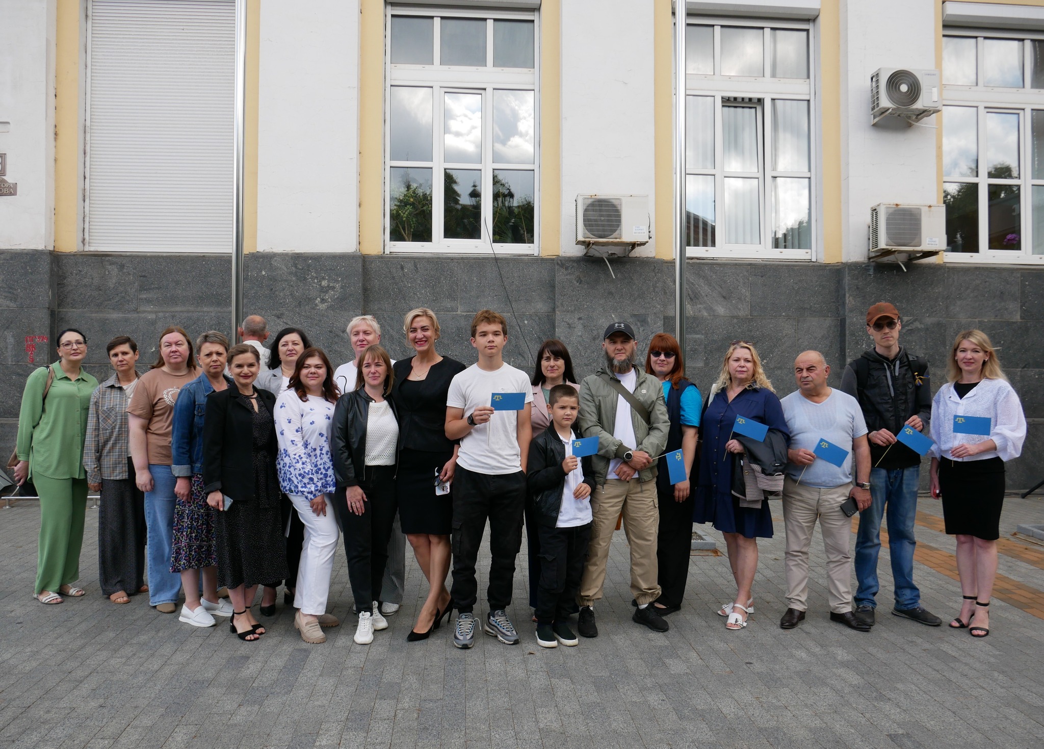 Новини Вінниці / На знак підтримки корінного народу Криму на Вінниччині підняли кримськотатарський прапор