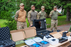 Новини Вінниці / Найнеобхідніше на передовій: Вінницька громада передала обладнання бойовим спецпідрозділам Нацполіції
