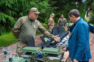 Новини Вінниці / Найнеобхідніше на передовій: Вінницька громада передала обладнання бойовим спецпідрозділам Нацполіції