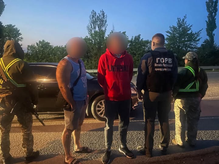 Новини Вінниці / Сестра заховала вінничанина у багажнику авто, щоб перевезти за кордон