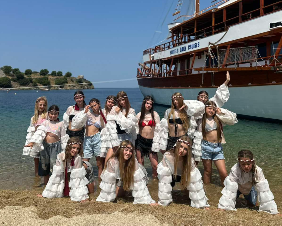 Танцювальний колектив з Калинівки виборов гран-прі на Міжнародному конкурсі у Греції / Новости Винницы и области / Інформаційний портал На Париже Новини Вінниці / Танцювальний колектив з Калинівки виборов гран-прі на Міжнародному конкурсі у Греції