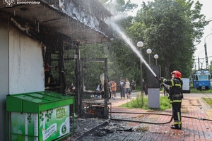Новини Вінниці / У Вінниці горіла кав’ярня на зупинці «Політехнічна» 