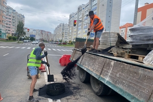 Новини Вінниці / У Вінниці розпочали встановлення сучасних удосконалених люків, які покращать безпеку руху
