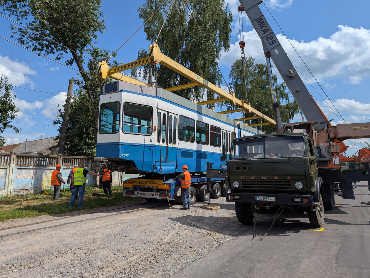 Новини Вінниці / Вінниця отримала черговий трамвай Tram-2000 зі Швейцарії