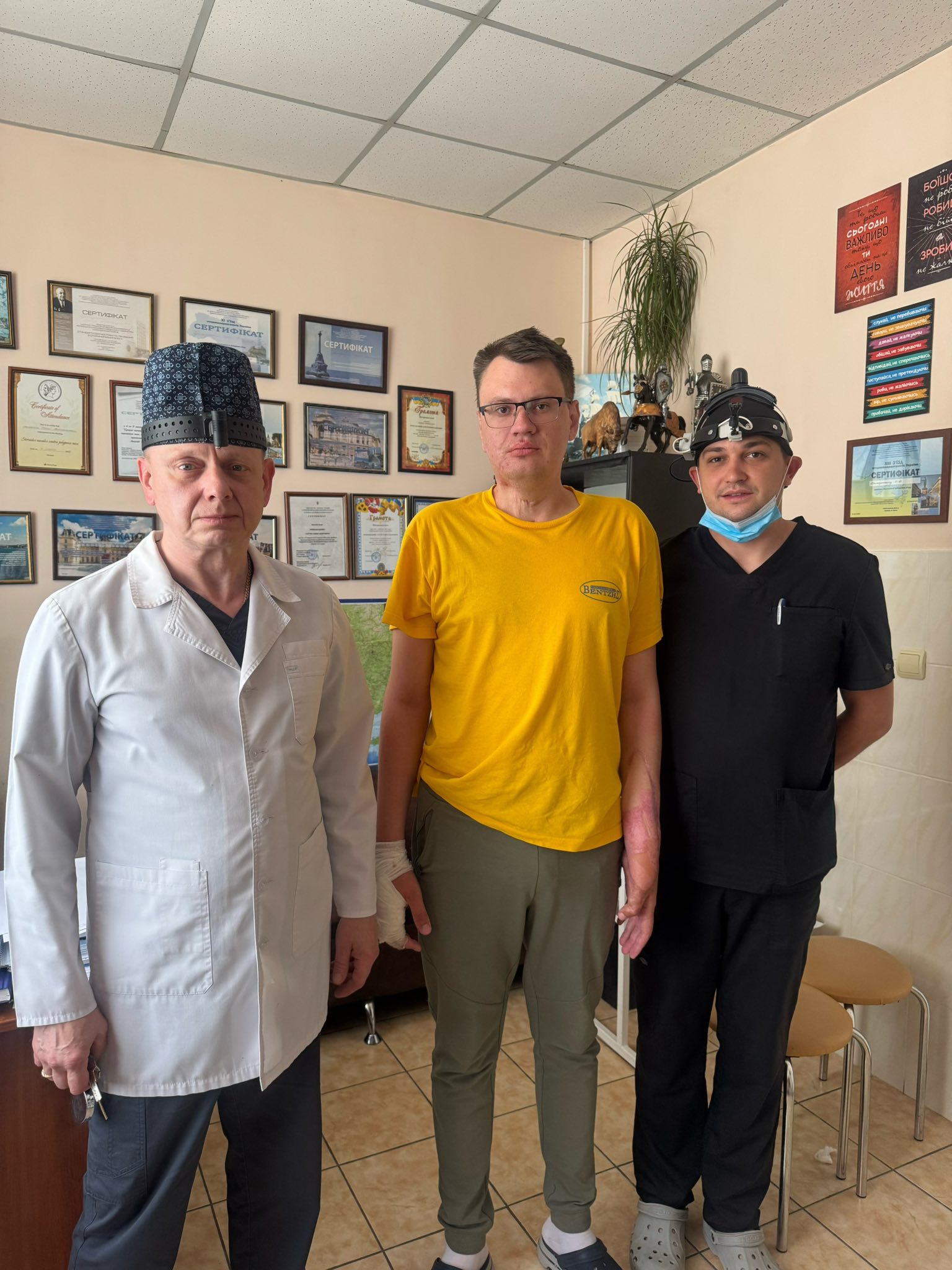 Новини Вінниці / Вінницькі ЛОР-хірурги врятували військового після тяжких поранень