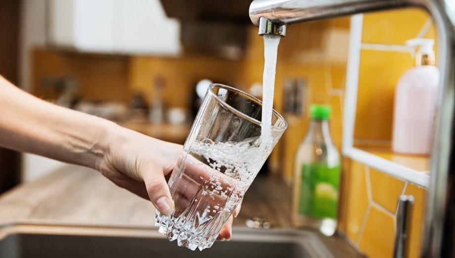 Новини Вінниці / Водопровідна вода в місті стане чистішою: Вінниця отримала сучасний аналізатор води від партнерів з Цюріха