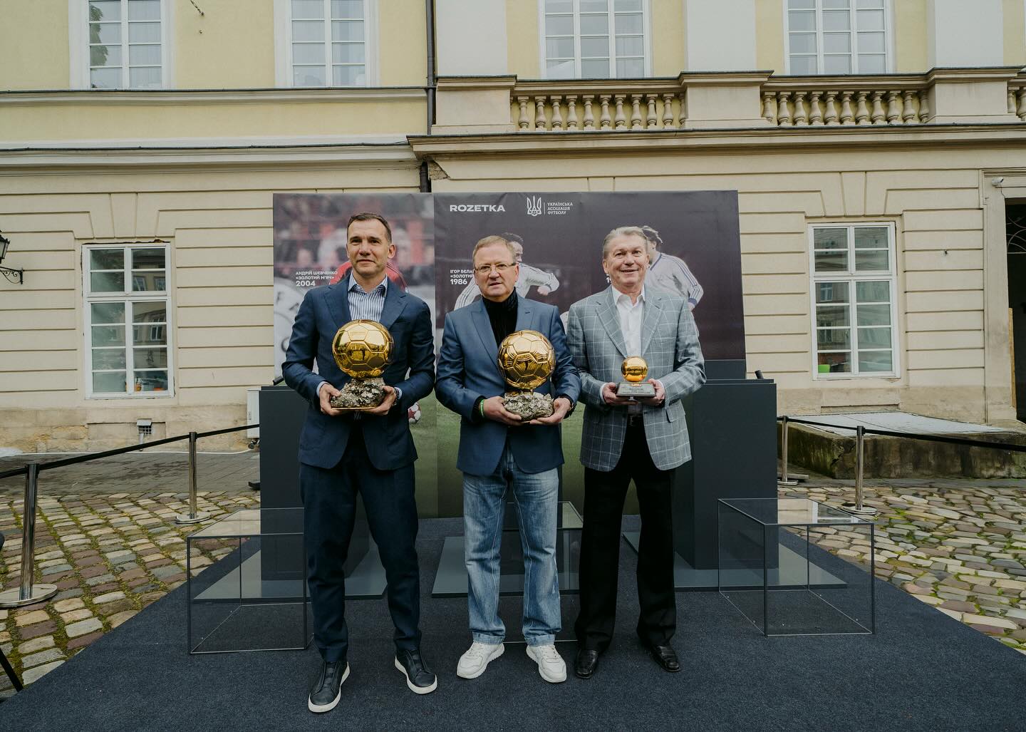 Завтра мешканці та гості Вінниці можуть побачити "Золоті м’ячі”, які здобули Олег Блохін, Ігор Бєланов та Андрій Шевченко / Новости Винницы и области / Інформаційний портал На Париже Новини Вінниці / Завтра мешканці та гості Вінниці можуть побачити "Золоті м’ячі”, які здобули Олег Блохін, Ігор Бєланов та Андрій Шевченко