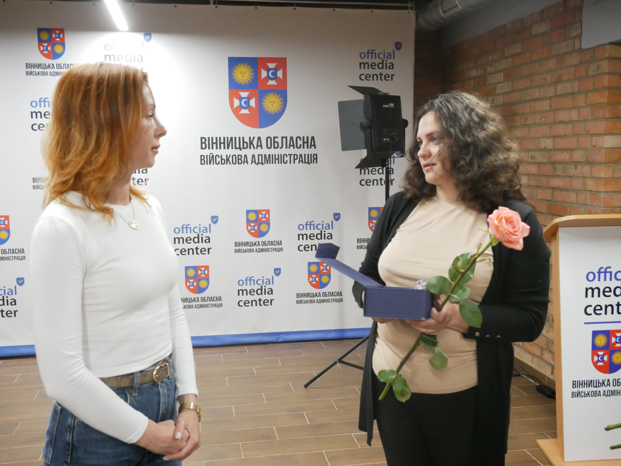 Новини Вінниці / Журналіст «VinTime» Катерина Кириленко отримала іменну відзнаку «Серце матері» 