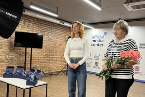 Новини Вінниці / Журналіст «VinTime» Катерина Кириленко отримала іменну відзнаку «Серце матері» 