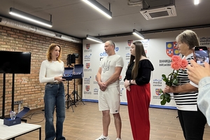 Новини Вінниці / Журналіст «VinTime» Катерина Кириленко отримала іменну відзнаку «Серце матері» 
