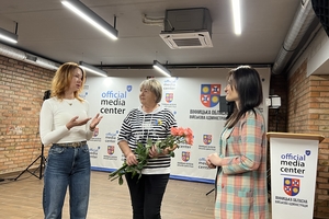 Новини Вінниці / Журналіст «VinTime» Катерина Кириленко отримала іменну відзнаку «Серце матері» 