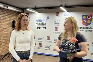 Новини Вінниці / Журналіст «VinTime» Катерина Кириленко отримала іменну відзнаку «Серце матері» 