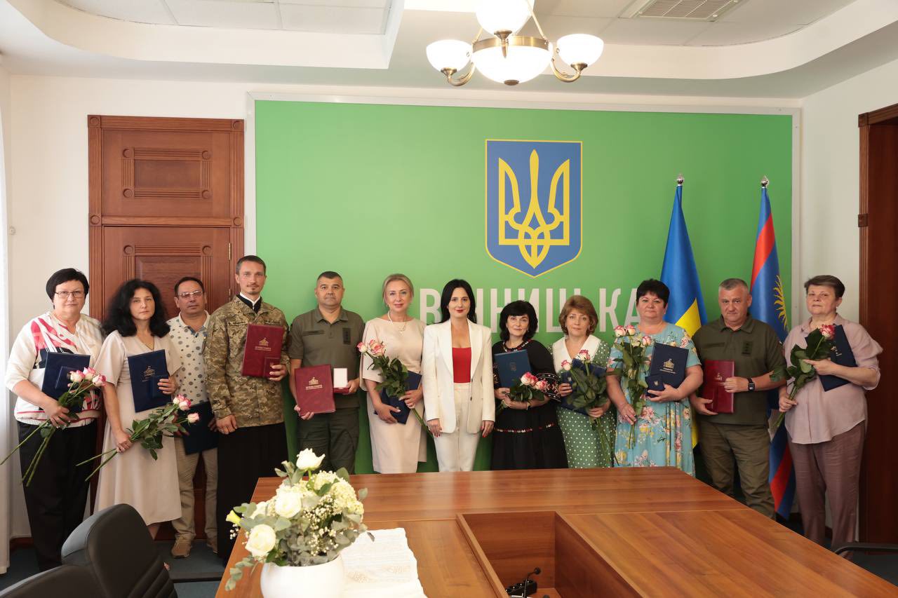 Новини Вінниці / 11 медиків з Вінниччини отримали відзнаки Верховної Ради України