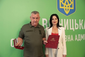 Новини Вінниці / 11 медиків з Вінниччини отримали відзнаки Верховної Ради України