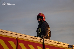 Новини Вінниці / Без зброї, але з незламною відвагою: як рятувальники Вінниці ліквідували наслідки російської атаки (ФОТО)
