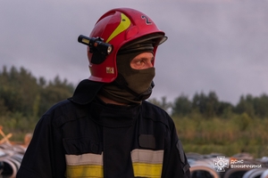 Новини Вінниці / Без зброї, але з незламною відвагою: як рятувальники Вінниці ліквідували наслідки російської атаки (ФОТО)