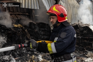 Новини Вінниці / Без зброї, але з незламною відвагою: як рятувальники Вінниці ліквідували наслідки російської атаки (ФОТО)