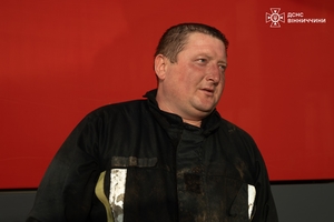 Новини Вінниці / Без зброї, але з незламною відвагою: як рятувальники Вінниці ліквідували наслідки російської атаки (ФОТО)