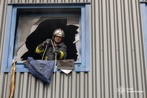 Новини Вінниці / Без зброї, але з незламною відвагою: як рятувальники Вінниці ліквідували наслідки російської атаки (ФОТО)