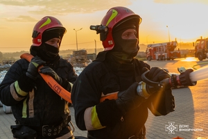 Новини Вінниці / Без зброї, але з незламною відвагою: як рятувальники Вінниці ліквідували наслідки російської атаки (ФОТО)