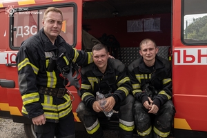 Новини Вінниці / Без зброї, але з незламною відвагою: як рятувальники Вінниці ліквідували наслідки російської атаки (ФОТО)
