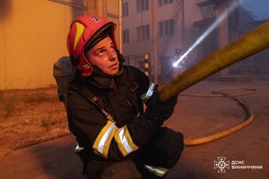 Новини Вінниці / Без зброї, але з незламною відвагою: як рятувальники Вінниці ліквідували наслідки російської атаки (ФОТО)