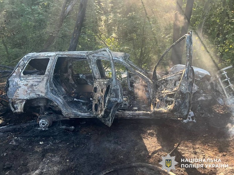 Новини Вінниці / Двоє військових загинули в ДТП на Вінниччині: автомобіль злетів в кювет та загорівся