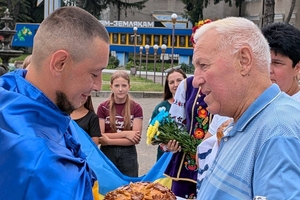 Новини Вінниці / Гайсинська громада зустріла ще одного Героя: Дмитро Колісник повернувся з російського полону