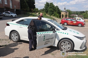 Новини Вінниці / Іспит з водіння за 300 доларів: поліцейські Вінниччини задокументували спробу підкупу адміністратора сервісного центру 