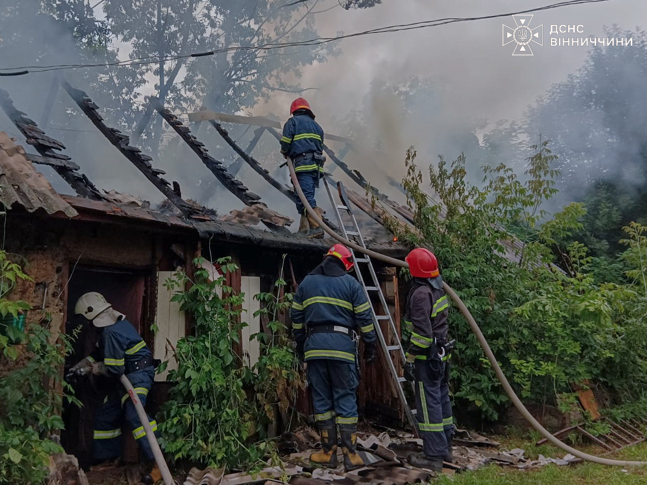 Новини Вінниці / На Вінниччині через дитячі пустощі згорів сарай