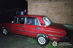 Новини Вінниці / На Вінниччині група осіб побили автомобіль переселенців, та, погрожуючи ножем, відібрали мобільні телефони 