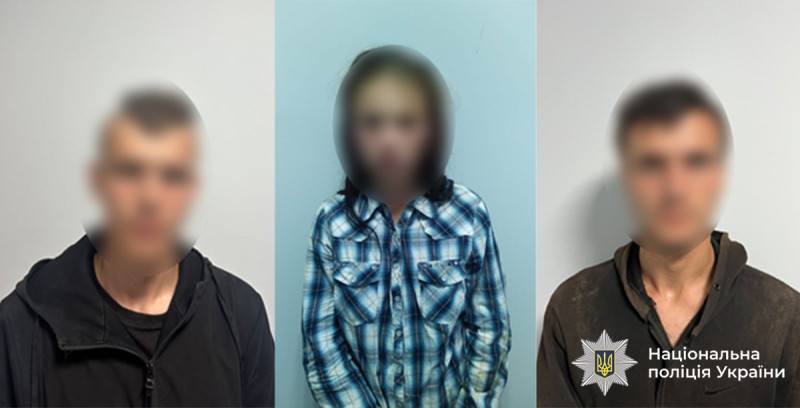 Новини Вінниці / На Вінниччині група осіб побили автомобіль переселенців, та, погрожуючи ножем, відібрали мобільні телефони 