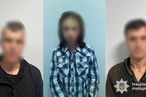 Новини Вінниці / На Вінниччині група осіб побили автомобіль переселенців, та, погрожуючи ножем, відібрали мобільні телефони 