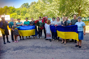 Новини Вінниці / На Вінниччині усім селом зустрічали воїна, який повернувся з полону