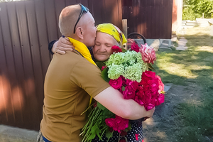Новини Вінниці / На Вінниччині усім селом зустрічали воїна, який повернувся з полону