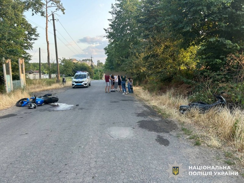 Новини Вінниці / На Вінниччині зіткнулися скутер та мотоцикл: за кермом були неповнолітні