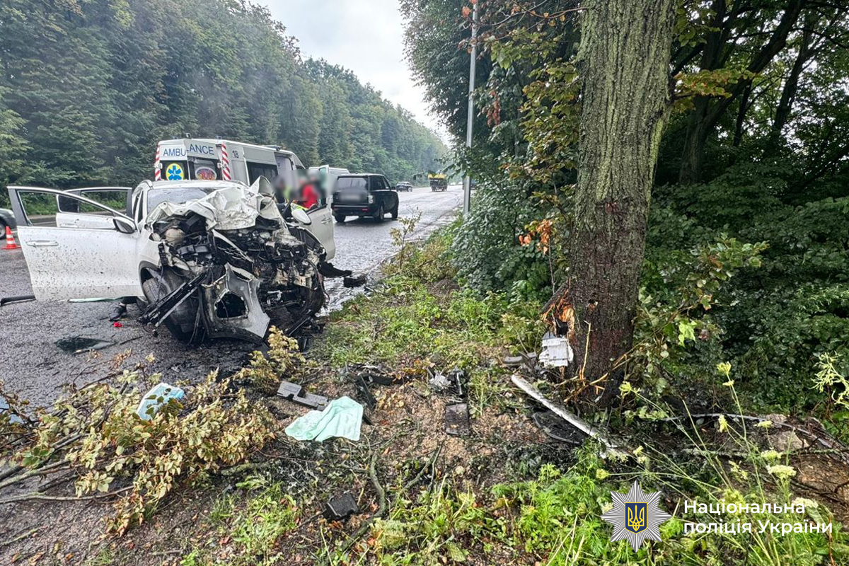 Новини Вінниці / Поліція працює на місці смертельної аварії, що сталась поблизу села Щітки Вінницького району  