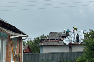 Новини Вінниці / У Писарівці ліквідовують наслідки падіння уламків шахеда 