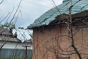 Новини Вінниці / У Писарівці ліквідовують наслідки падіння уламків шахеда 