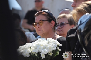 Новини Вінниці / У роковини ракетного удару у Вінниці вшанували жертв трагедії та поклали квіти до пам’ятного знаку