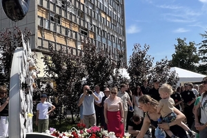Новини Вінниці / У роковини ракетного удару у Вінниці вшанували жертв трагедії та поклали квіти до пам’ятного знаку