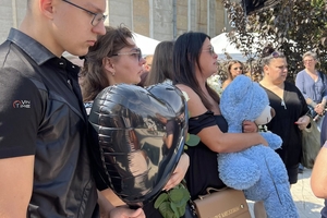 Новини Вінниці / У роковини ракетного удару у Вінниці вшанували жертв трагедії та поклали квіти до пам’ятного знаку
