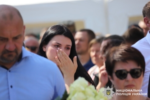 Новини Вінниці / У роковини ракетного удару у Вінниці вшанували жертв трагедії та поклали квіти до пам’ятного знаку