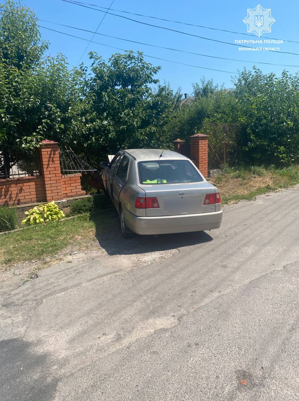Новини Вінниці / У Вінниці на Пирогова п’яний водій влетів у паркан житлового будинку