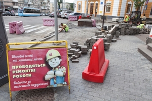Новини Вінниці / У Вінниці на Соборній почали облаштовувати пониження перед пішохідними переходами